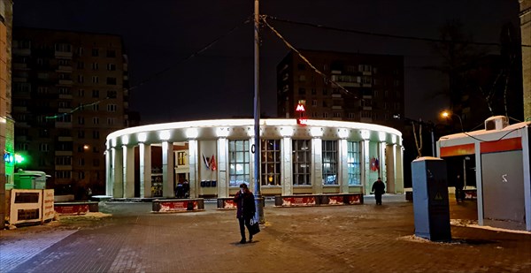 001-Станция метро Алексеевская